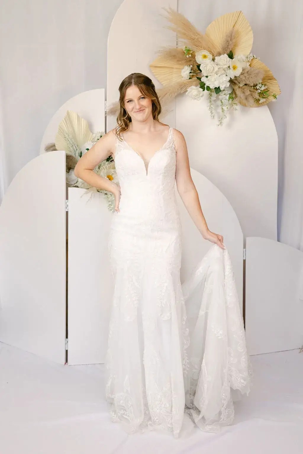 A Guide to Choosing a Simple yet Stylish Wedding Dress Image