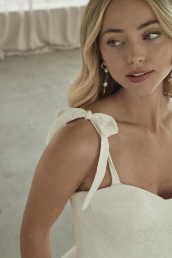 Madi Lane Travis #2 default Ivory thumbnail